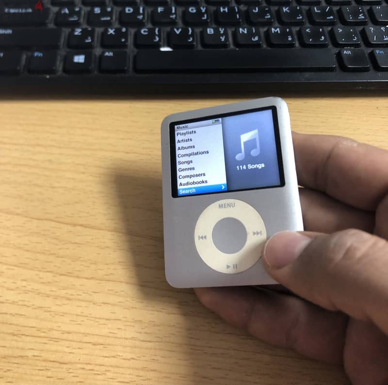 Apple iPod nano   4th  Generation Excellent condition 2