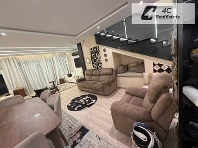 town house for sale in Hyde Park New Cairo, featuring ultra super lux finishing, a private swimming pool, a spacious garden