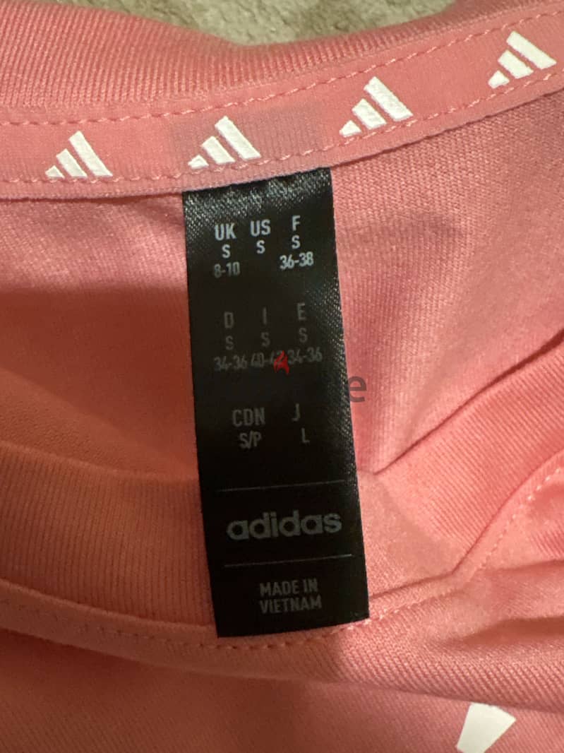 adidas  T-shirts  size s 2