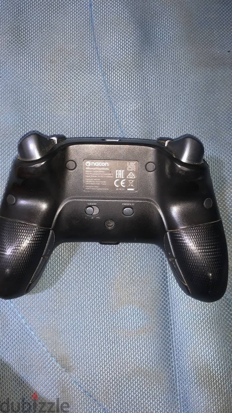Nacon Revolution Pro 1