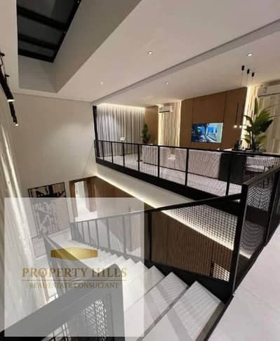 Duplex for Sale in Sarai Compound    A villa-sized duplex with an area of 218 sqm, located directly next to Madinaty and only a few minutes away from