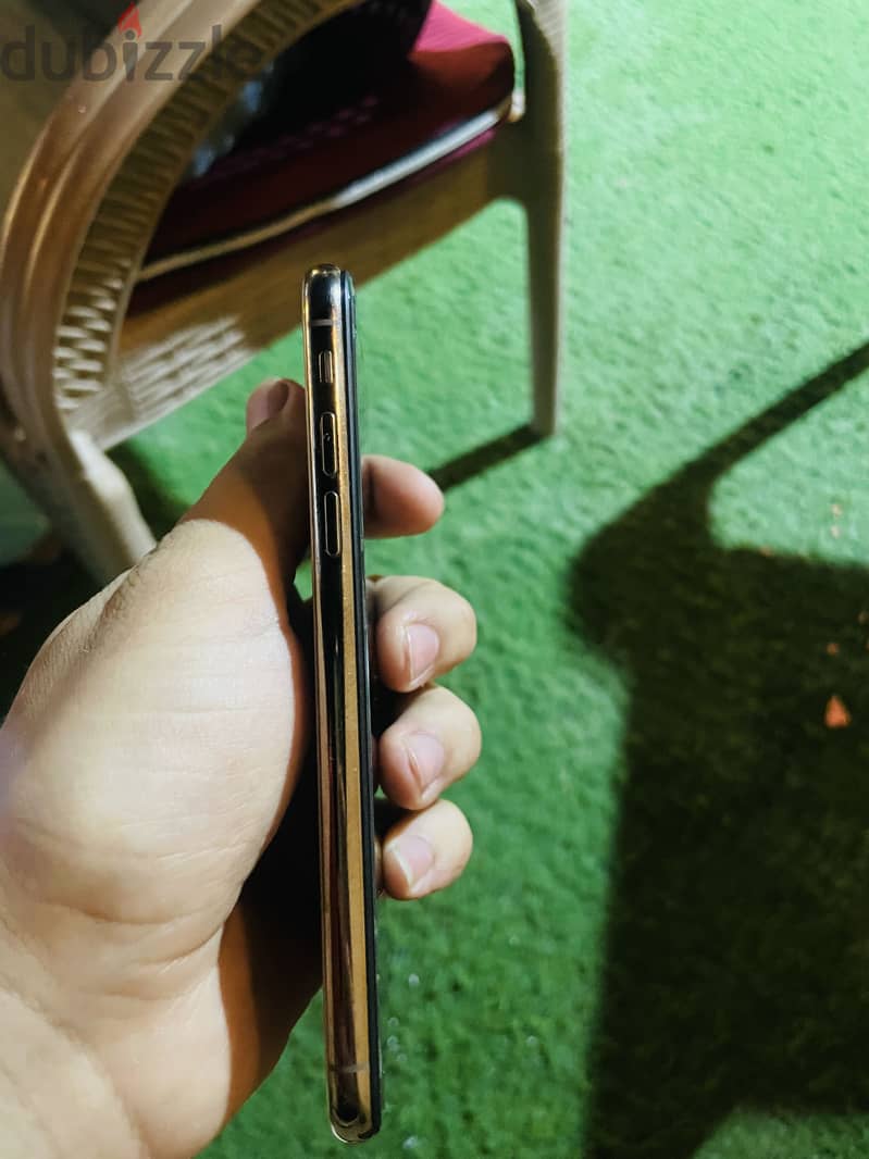 Apple - iPhone XS 1