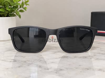 نظاره من نوع Tommy Hilfiger اصليه