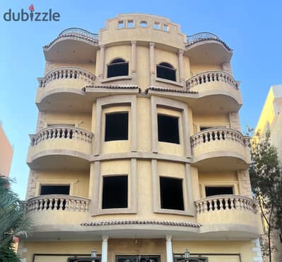 Residential building for sale in Sheikh Zayed, eighth district, very prime location at a bargain price