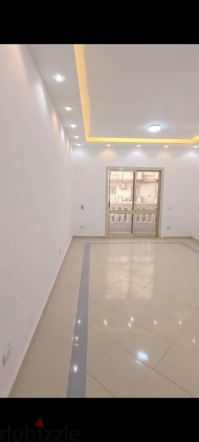 شقه للبيع الغردقة الهضبه الشماليه الرئيسى أمام نزله شارع مترو