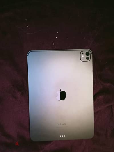 iPad pro m4 11 inch 256 GB WI-FI بطارية ٨٢٪ مفيهوش خدش حالة ممتازة