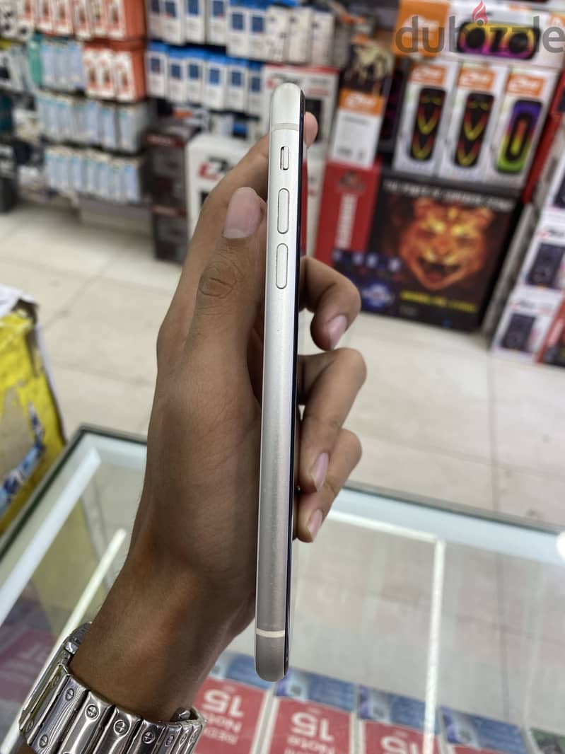 Apple - iPhone 11 1
