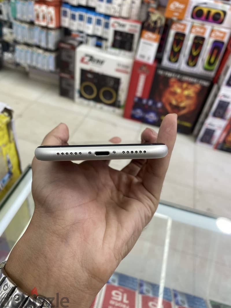 Apple - iPhone 11 3