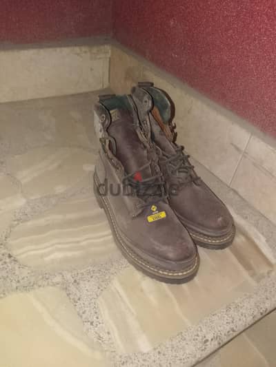 Safety shoes