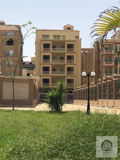 شقة مودرن للايجار في اسكان الجامعة الامريكية دور ثاني اسانسير 170 متر 3 غرف و2 حمام تشطيب الترا سوبر لوكس فيو حديقة امام الجامعة الامريكية