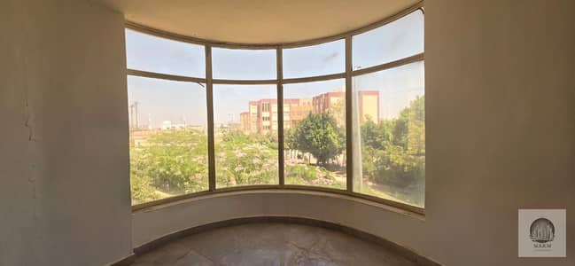 شقة للايجار في جنوب الاكاديمية دور اول بحري 330 متر 4 غرف و 3 حمام ريسبشن 100 متر واجهة بحرية اول سكن تشطيب الترا مودرن 45 الف