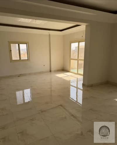 شقة للايجار في البنفسج عمارات بجوار واتر واي دور خامس اسانسير 200متر 3 غرف و 2 حمام تشطيب سوبر لوكس
