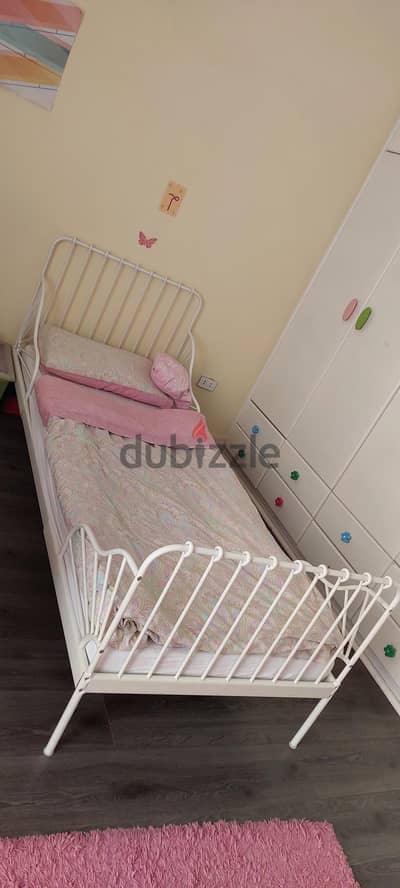 2 سريرايكيا معدن أبيض بحالة ممتازة | Set of 2 IKEA White Twin KidsBeds