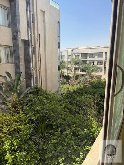 شقة للايجار في كمبوند جاليريا مون فالي الجولدن سكوير التجمع الخامس دور ثاني 200 متر 3 غرف و 2 حمام تشطيب مودرن بالمطبخ
