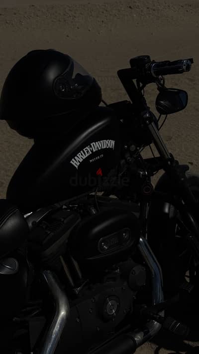  للبيع Harley-Davidson Iron 883 موديل 2010 – Custom Blackout 