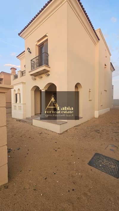 فيلا فاخرة للبيع في City Gate New Cairo | استلام فوري | فيو جاردن | 450م أرض | 325م مباني | قرب AUC وشارع التسعين