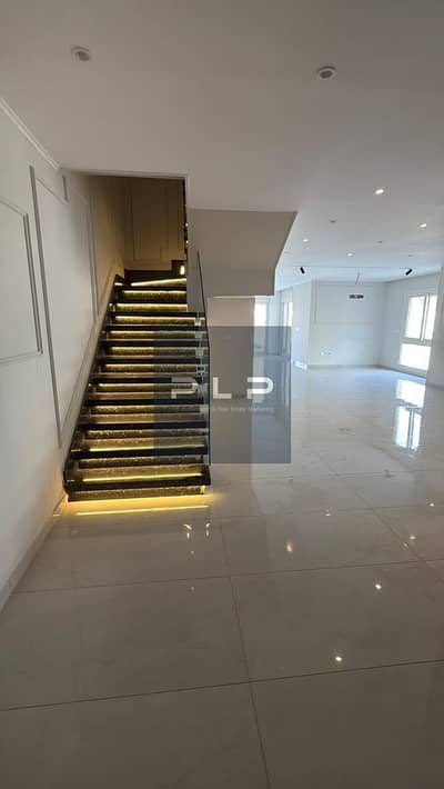 بارك فيلا  بتشطيب سوبر لوكس مع جاردن للإيجار في ماونتن فيو آي سيتي Mountain View iCity  new cairo