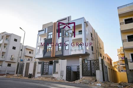 Apartment with 3 bedrooms, a reception area,3 bathrooms, and a kitchen. Delivery in 1YEAR , with installment plans over 24 months.