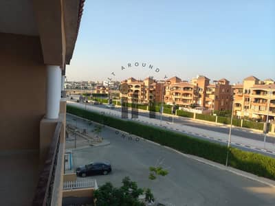 شقة دور ثالث على الميدان للبيع استلام فوري بالمرحلة الثالثة المركزية كمبوند الخمائل الشيخ زايد - 7,000,000 ج. م