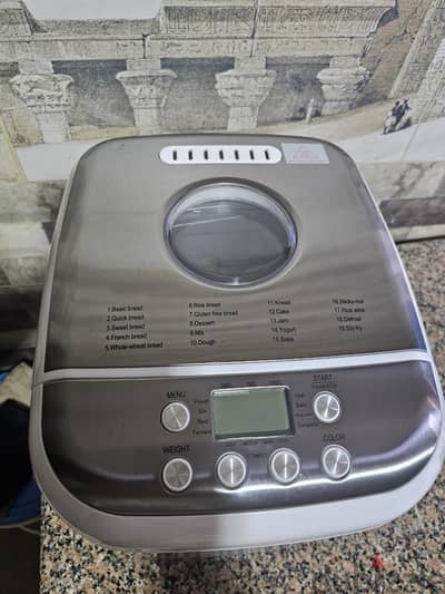 صانعة الخبز  bread maker