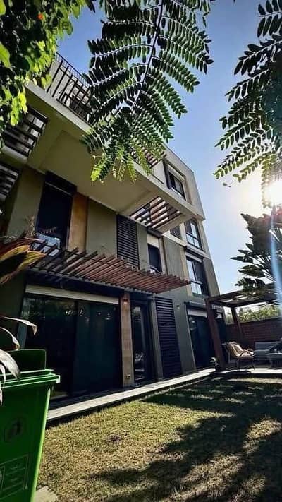 للإيجار دوبلكس ارضي بجاردن تشطيب الترا مودرن فيو لاند سكيب  في ويست تاون سوديك