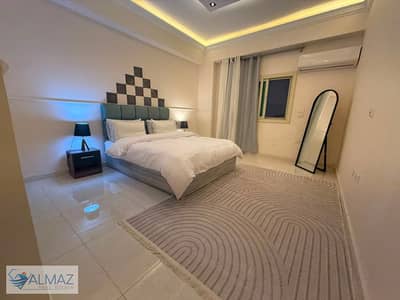 Furnished 220 sqm apartment for rent in the Al-Yasmeen 3 Villas district (First Settlement). It boasts a strategic location near North 90th Street