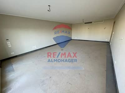 FOR SALE – BEAUTIFUL APARTMENT IN AMBERVILLE NEW GIZA  Beautiful Lake & Landscape View  • Area: 237 sqm • 3 Bedrooms • 1 Master Bedroom with Bathroom