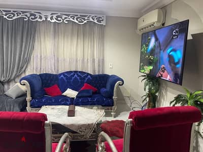 Furnished apartment for rent in Al-Nazha Al-Jadida, branching off Taha Hussein Street, 3 rooms and 3 reception pieces and 2 bathrooms and 2 balconies, fifth floor, elevator, and a very distinctive location.