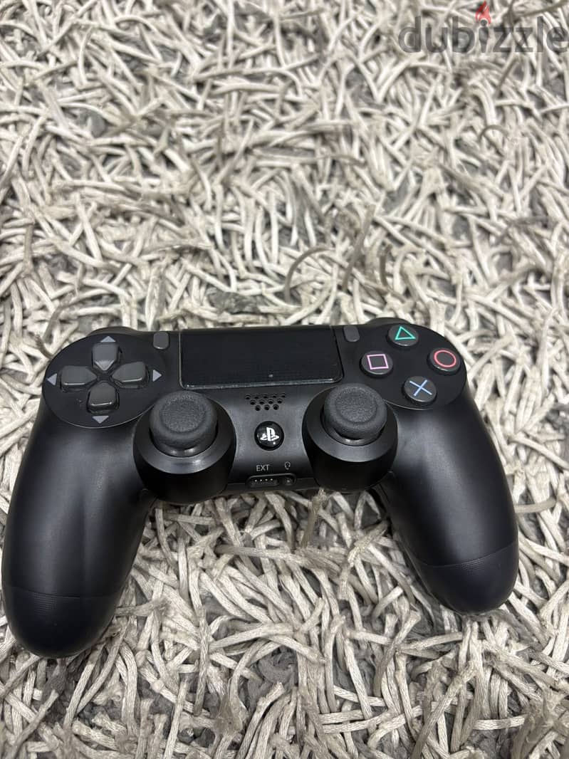 PS 4 with 2 controllers excellent condition 4