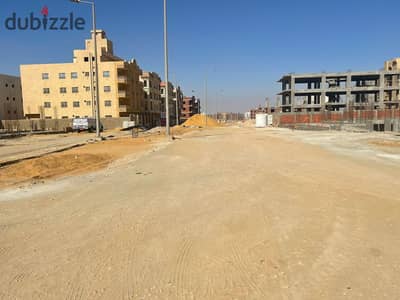 ارض للبيع واجهه شرقي تاني نمرة من فاصل رئيسي في الاوركيد بيت الوطن التجمع الخامس القاهره الجديده