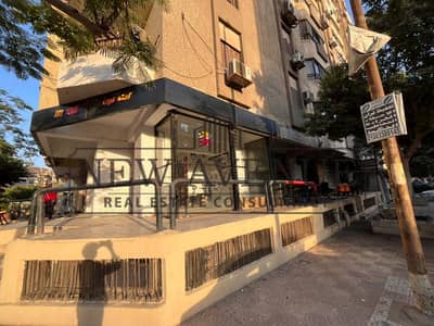 اقل سعر في السوق محل للبيع متشطب بالكامل  علي طريق الرئيسي  بمدينة نصر