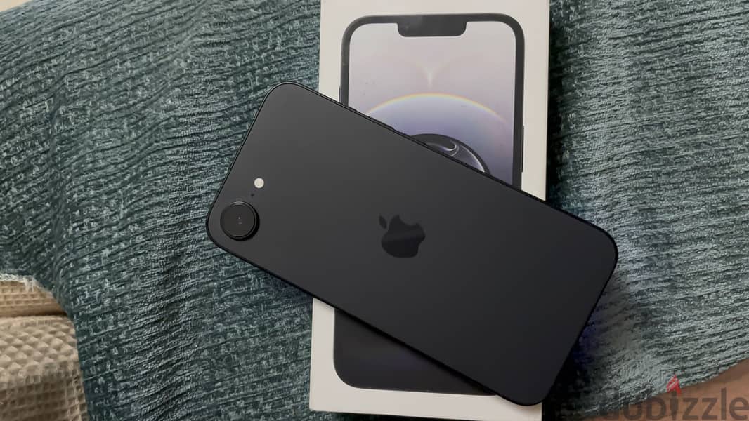 Apple - iPhone 16e 3