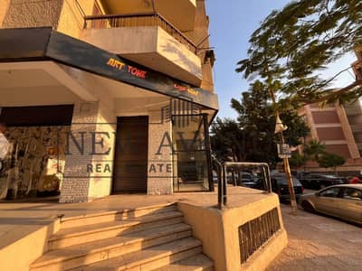 اقل من سعر السوق محل متشطب بالكامل للايجار علي الطريق الرئيسي مدينة نصر