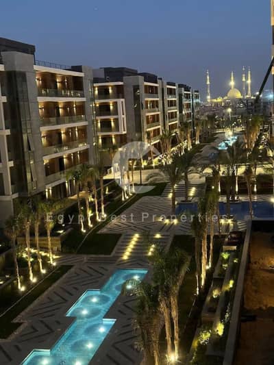 بنتهاوس استلام فوري نص تشطيب بافضل سعر بحري فيو مفتوح بمقدم و اقساط في patio oro في قلب القاهره الجديده