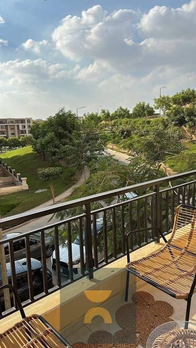 شقة فيو مفتوح علي pool للبيع تقسيط علي 12 سنة علي طريق السويس بجوار ابراج The spine وAUCالتجمع الخامس و هايد بارك وميفيدا و ديجار و سوديك في سراي