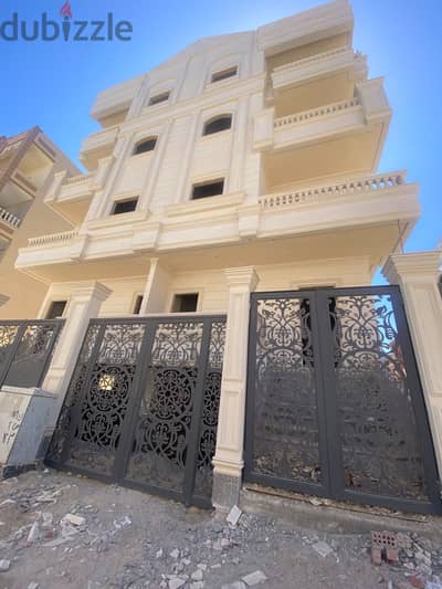 للبيع نصف قطعه ارض بغرب حورس بسعر مغري