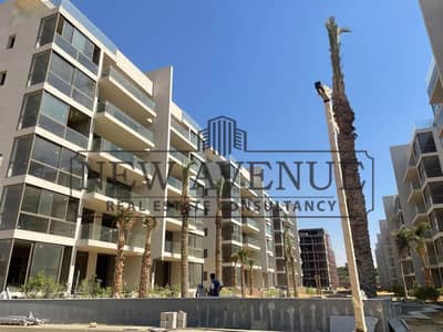 شقه ٣ غرف بمقدم واقل قسط في الماركت علي الاجون استلام ٢٦ في lake view residence 2