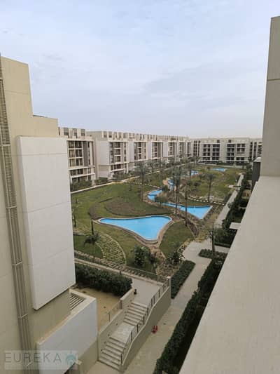 Sky Loft في Marasem Fifth Square بمساحة 135م + روف 48م، غرفتين و2 حمام، منهم ماستر، وفيو مفتوح بموقع مميز في القاهرة الجديدة.