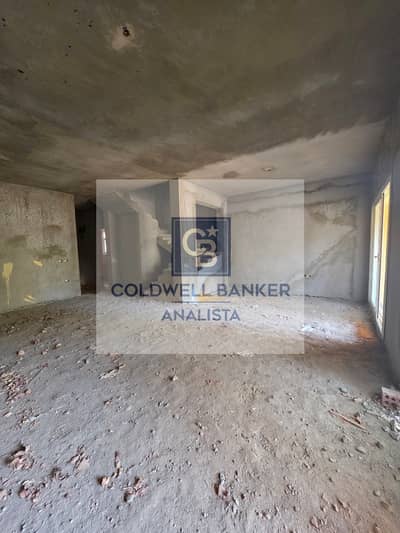 Twin House for Sale in Dyar Park – Prime Lake View