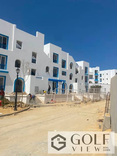 A golden opportunity: 92 m² first-floor chalet for sale in Mountain View, Ras Al-Hikma, North Coast, in the Crete Island phase. Fully finished, ultra-