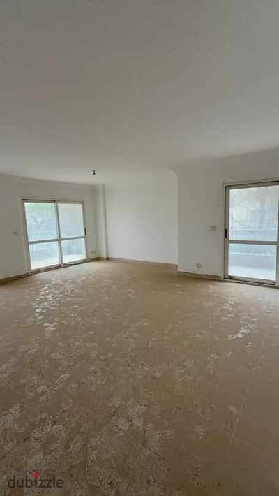 Apartment for sale at an attractive price in Madinaty, New Cairo First floor 260 sqm 3 bedrooms 3 bathrooms Reception area Balcony Nanny's room Apartment for sale at an attractive price in Madinaty, New Cairo First floor 260 sqm 3 bedrooms 3 bathrooms Reception area Balcony Nanny's room