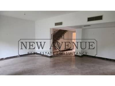 للبيع توين هاوس 277 متر بموقع متميز في أب تاون كايرو Uptown Cairo متشطب بالكامل 3 غرف نوم  و استلام فوري