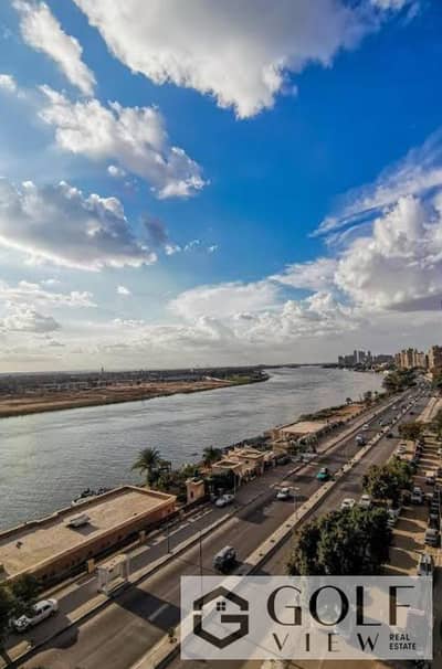 فرصة مميزة اقل سعر شقة125م في كورنيش المعادي علي النيل فيو مميز جدا للنيل من التيراس افضل تقسيمة متشطبه بالتكييفات و باب مصفح فيو مفتوح غير مجروح بحري
