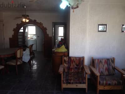 شقة بدورين بها روف خاص كبير و تري البحر  في شاطيء النخيل الكيلو ٢١