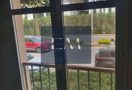 شقة للايجار ارضى اول سكن بالمطبخ و التكييفات