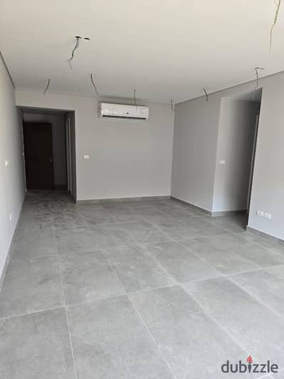 190 sqm Penthouse with 63 sqm Roof for Rent in Village West