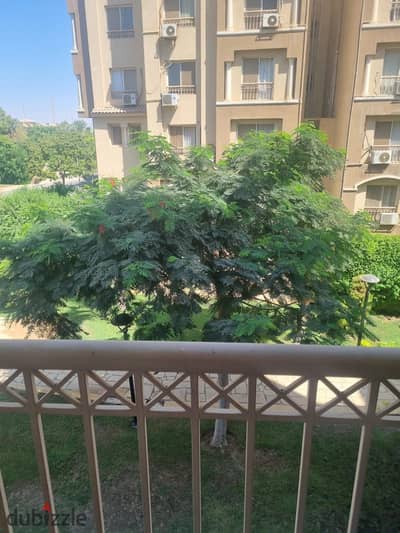شقه 175م للإيجار طرفيه بحري بالمراحل الأولي بمدينتي