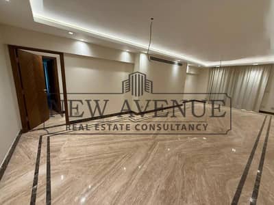 شقه ارضى متشطبه جاهزه للسكن وحديقه خاصه ومتطبخ مجهز بالكامل وافضل موقع واقل سعر فى galleria - القاهره الجديده