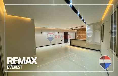 Roof Apartment for Sale in 16th District - Sheikh Zayed - Ultra Modern Finishing - First Use - 220 sqm