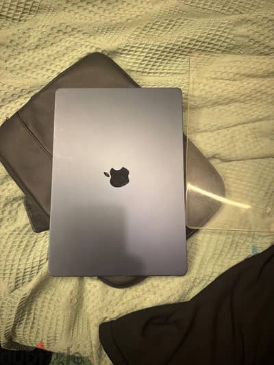 macbook air m3 2024 prisine condition-cheaper than europe
